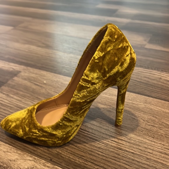 Brand new! Gorgeous pump - Picture 2 of 3